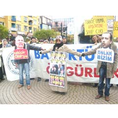 Erdoğan ve Baykal ne yapıyor böyle?