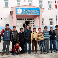 Ayakkabısız öğrencilere yardım kampanyasına yoğun ilgi