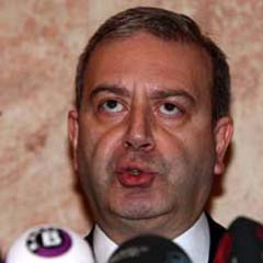 AYM'nin kararı Paksüt'e uymadı