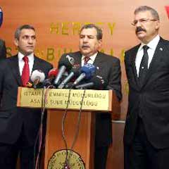 Parmak izlerini yok etmek için camileri yakmış