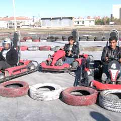 Güneydoğulu gençler kartingi sevdi