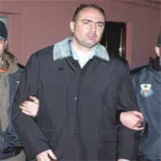 Vedat Yenerer savunma yapıyor