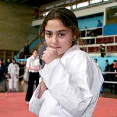 Rusya'da kızlar dans yerine karate öğreniyor
