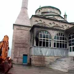 Kadıköy'de her camiye bir polis verildi