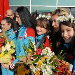 Başarılı sporculara görkemli karşılama