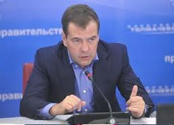 Medvedev: Emrini ben verdim, sonra Putin'le görüştüm