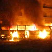 Hindistan'da otobüs yandı: 63 ölü