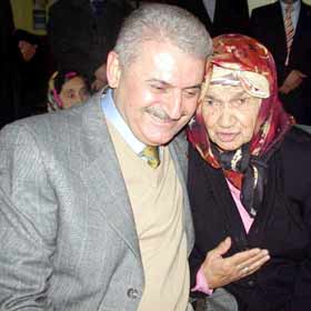Bakan Yıldırım, hemşehrileriyle bayramlaştı