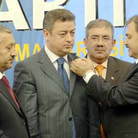 İki belediye başkanı AK Parti'ye geçti