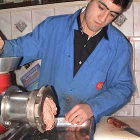 Et satamadılar, kıyma çekiyorlar
