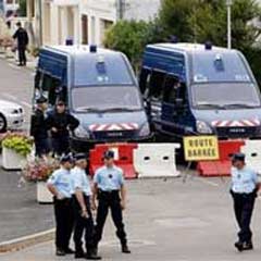 Fransa'da ETA üyesi olduğu sanılan 3 kişi yakalandı