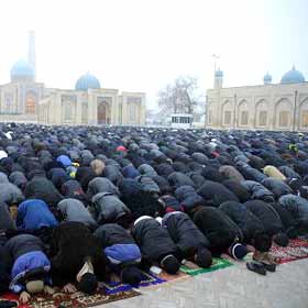 Taşkent meydanında Bayram namazı (FOTO)