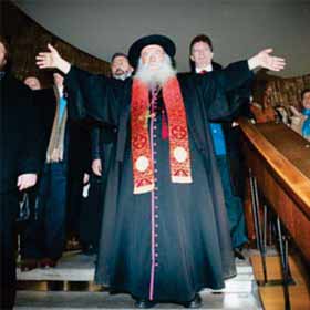Müslüman düşmanı Papaz serbest!