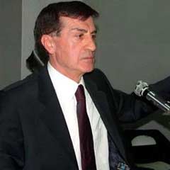 Pamukoğlu, yüksekten uçuyor