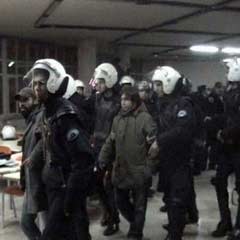 Eylemci öğrencilere gece yarısı baskını