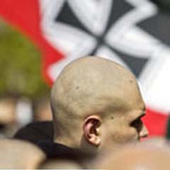 Yabancı düşmanı Neonaziler İsveç'te terör estiriyor 