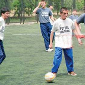 Hakemin düdük sesini duymuyorlar!