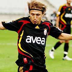 UEFA'da Ayhan cezalı duruma düştü