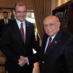 Ekibiyle birlikte Demirel'i ziyaret etti (FOTO)