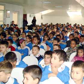 Temizlik, şarkı ve filmlerle öğretiliyor