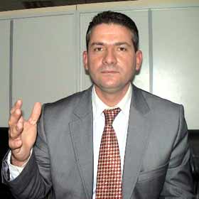 Valilik, yatırımcıları afişle bilgilendiriyor