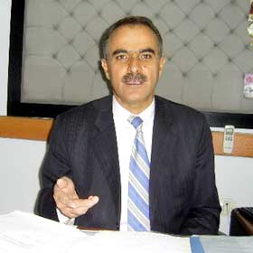 Çalışan kızlar el üstünde tutuluyor