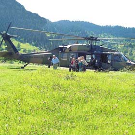 Haram yemekten sakınan bir ordudan helikopterli pikniğe
