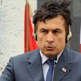 Saakaşvili'nin aracına taciz ateşi açıldı