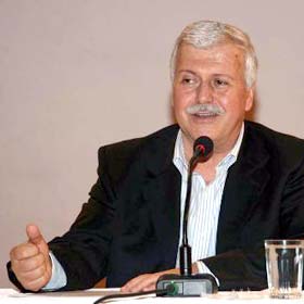 "Sevgi işlemeyen öğretmen başarılı olamaz"
