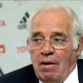 Aragones: Defansı geçemedik