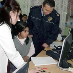 Kars Emniyeti 13 fakir öğrenciyi sınavlara hazırlıyor