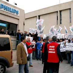 Philips işçisi kapatılmaya karşı yürüdü