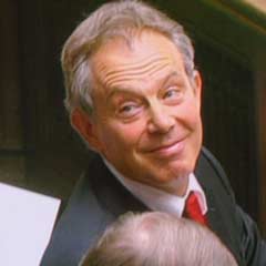 Havaalanında Tony Blair'e silah şoku!