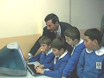 Teröristlerin saldırdığı Aktütün'e internet geldi