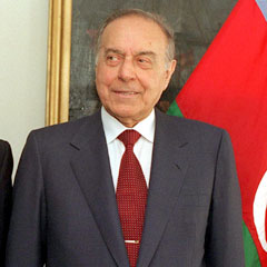 Aliyev'den babası anısına açılış
