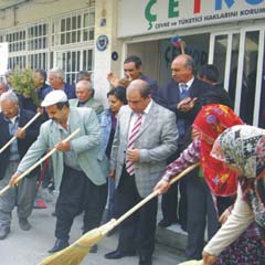 Zamma süpürgeli protesto!