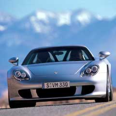 Almanya'da onlarca Porsche trenden düştü