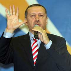 Başbakan Hakkârililere söz verdi