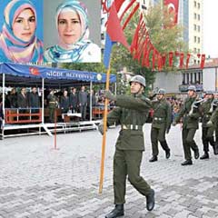 Kim bu işgüzar densizler?