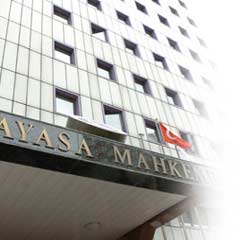 AYM Cumhuriyet'i izah etmeli!