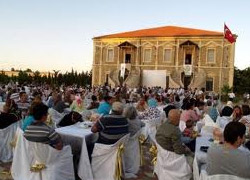 Türkiye'nin en büyük mevlevihanesinde iftar verildi