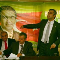 Anavatan’da MHP ekibine darbe