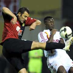 Aslan'ı 'Şimşek' çarptı!