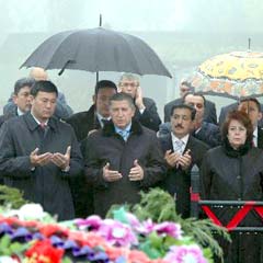 Toptan'dan Aytmatov'a dua
