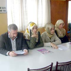 Başörtüsüne 6 kırmızı çizgi