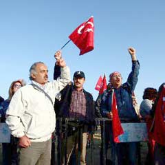 Vakit muhabirine saldırdılar!