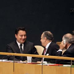 Babacan’ın eşi BM’ye böyle girdi (FOTO)