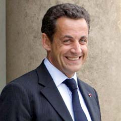 Sarkozy'ye savurganlık suçlaması