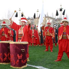 Mehteran! 'Enternasyonal' çalıyoruz. Haydi Ya Allah!