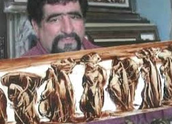 Azeri ressam 'petrol' ile resim yapıyor